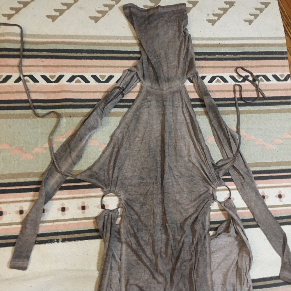 Darker Wavs Large Brown maxi dress waist drawstring
Long sleeve high side slits